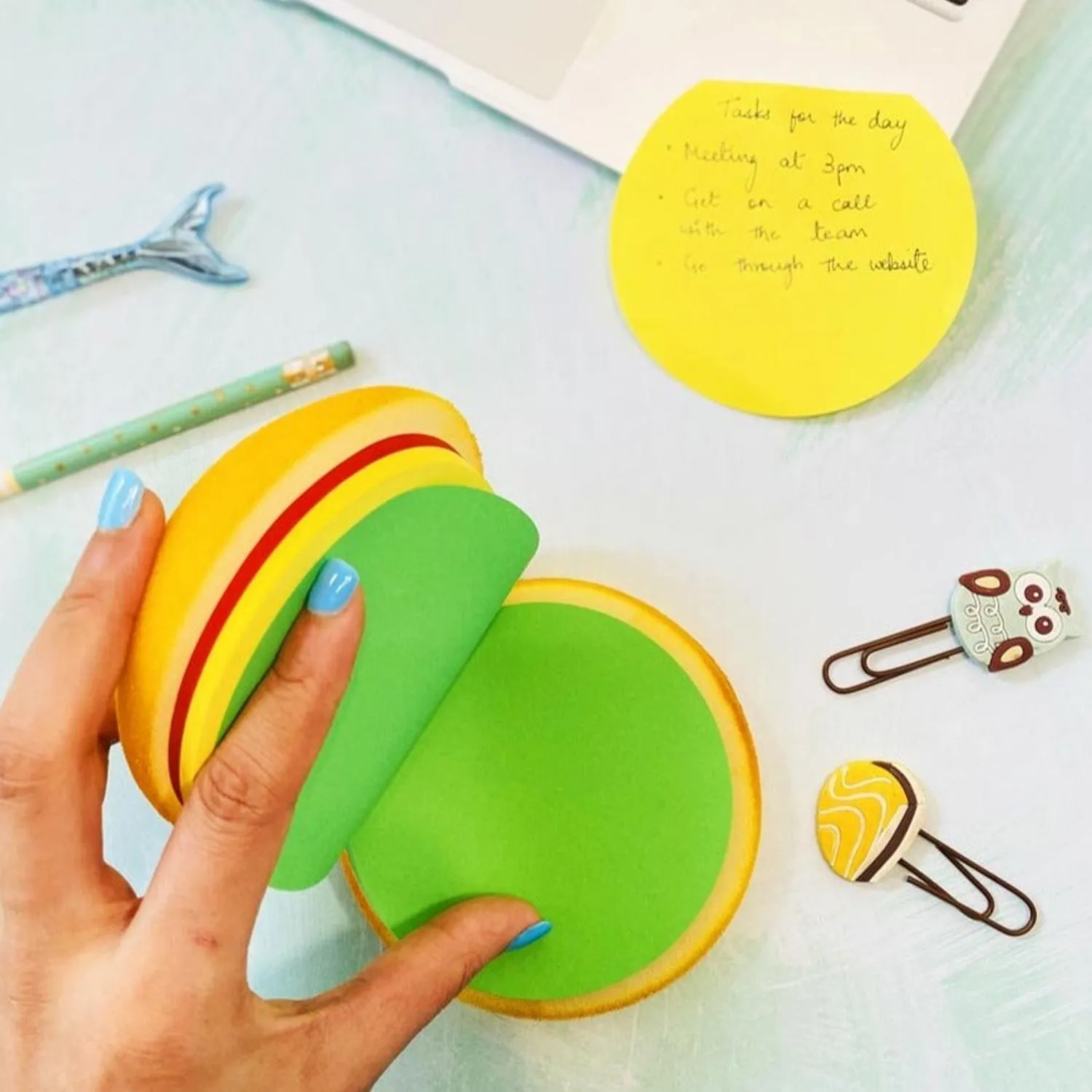 Burger Shaped Notepad  /  Sticky Notes  /  Memo Pads, Unique Mini Notes (Multicolor)
