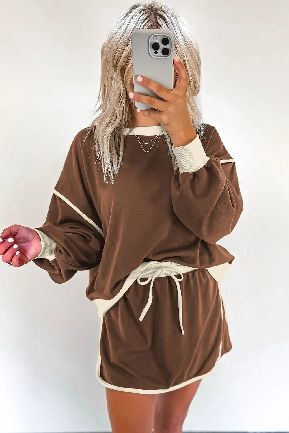 Color Contrast Loose Pullover and Lace-up Waist Skort Set
