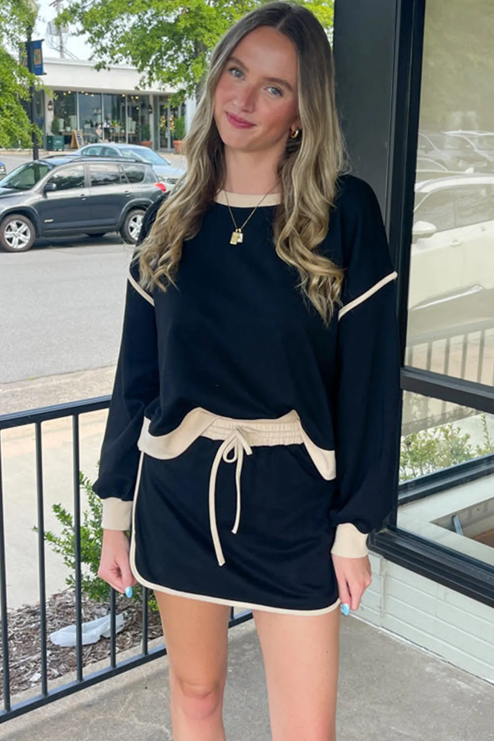 Color Contrast Loose Pullover and Lace-up Waist Skort Set