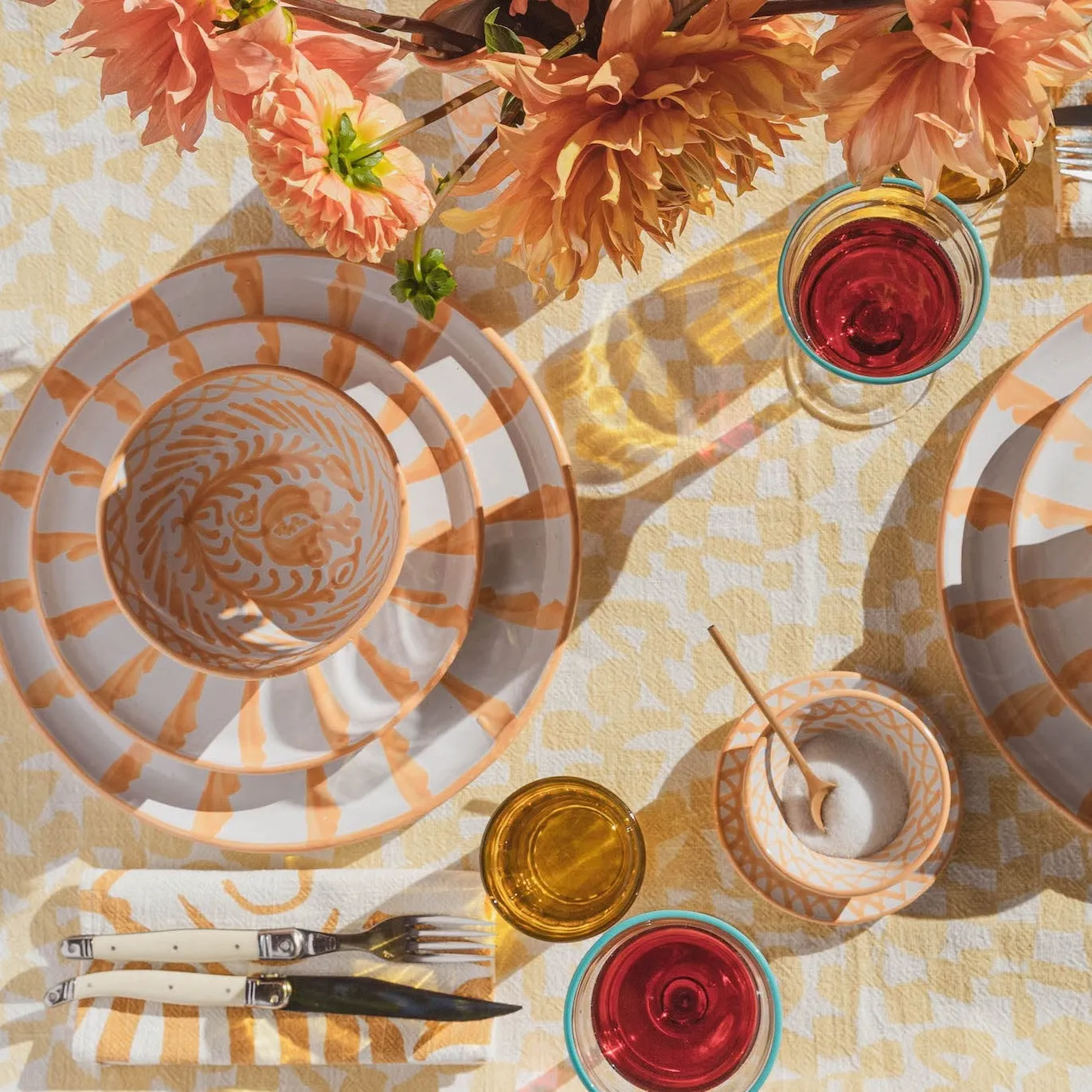 POMELO CASA Dinner plate with candy cane stripes