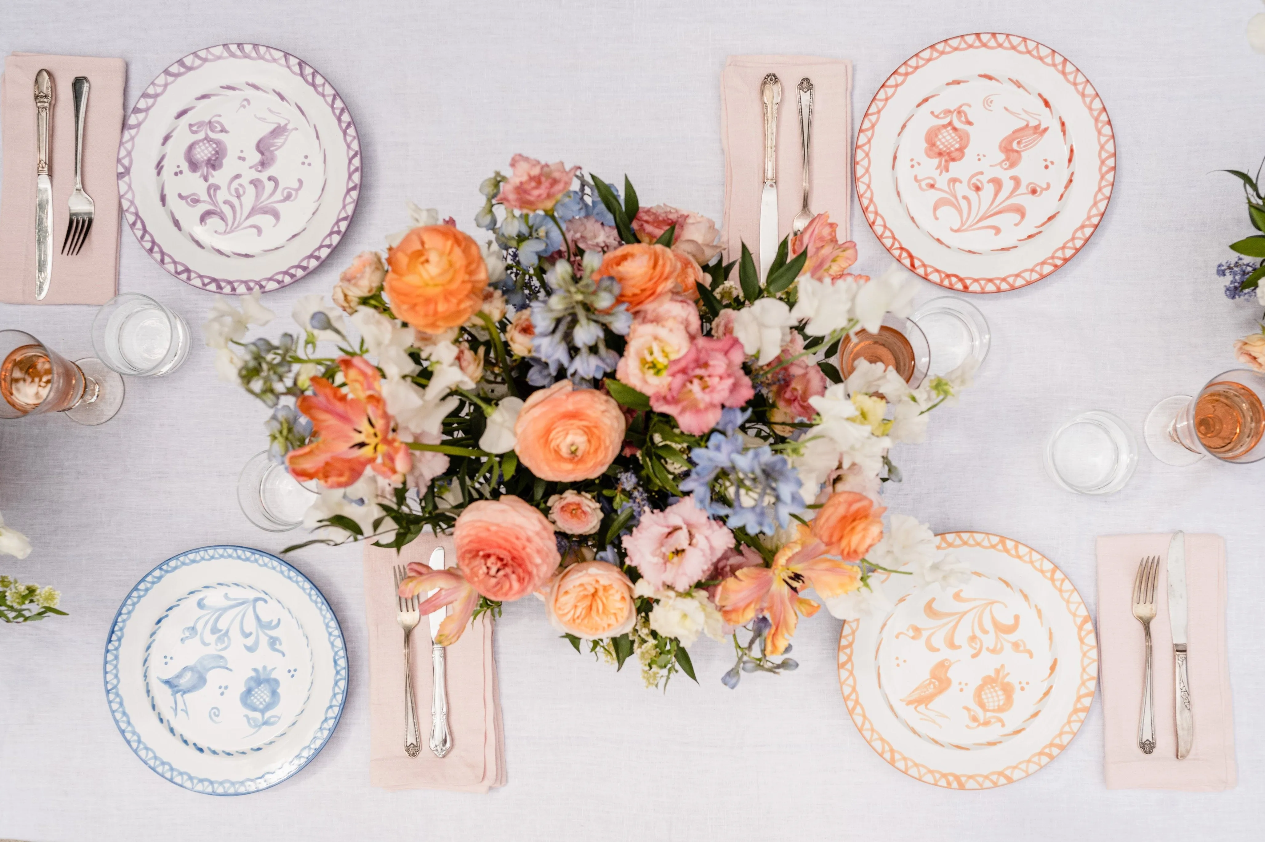 POMELO CASA Dinner plate with hand painted designs