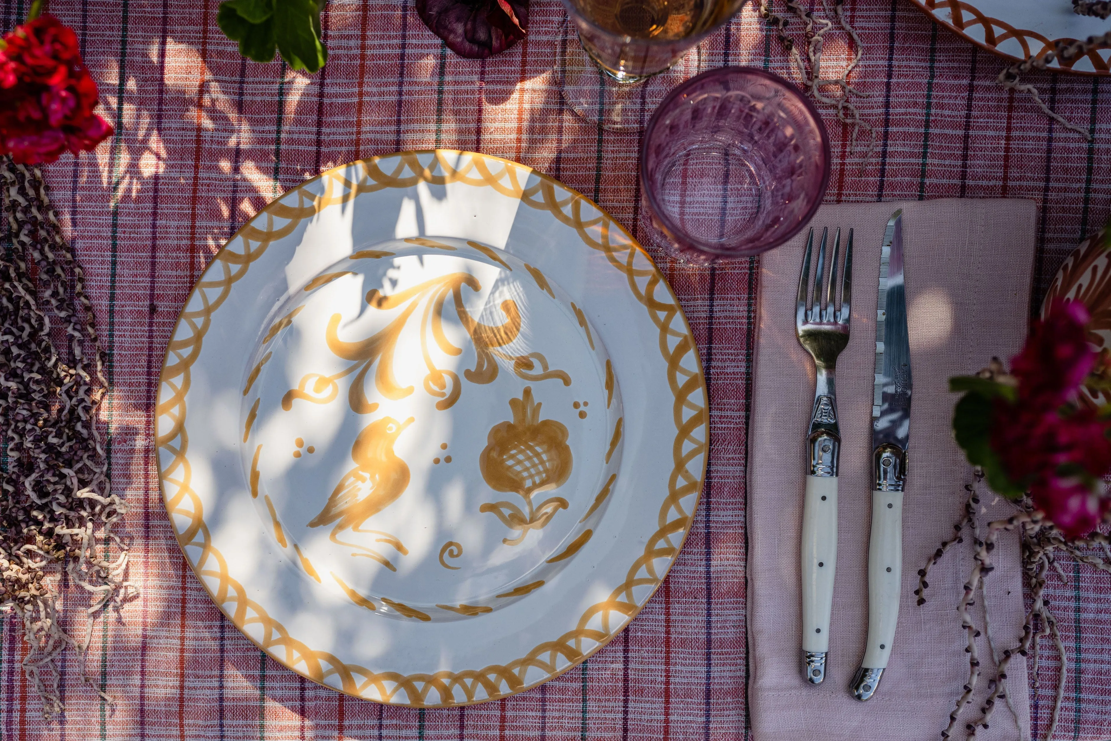 POMELO CASA Dinner plate with hand painted designs