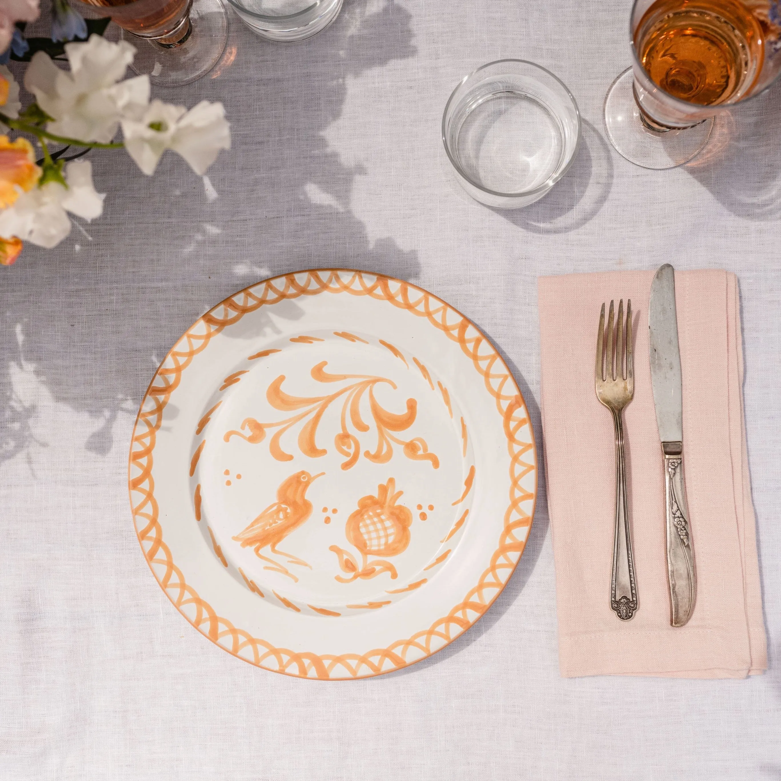 POMELO CASA Dinner plate with hand painted designs