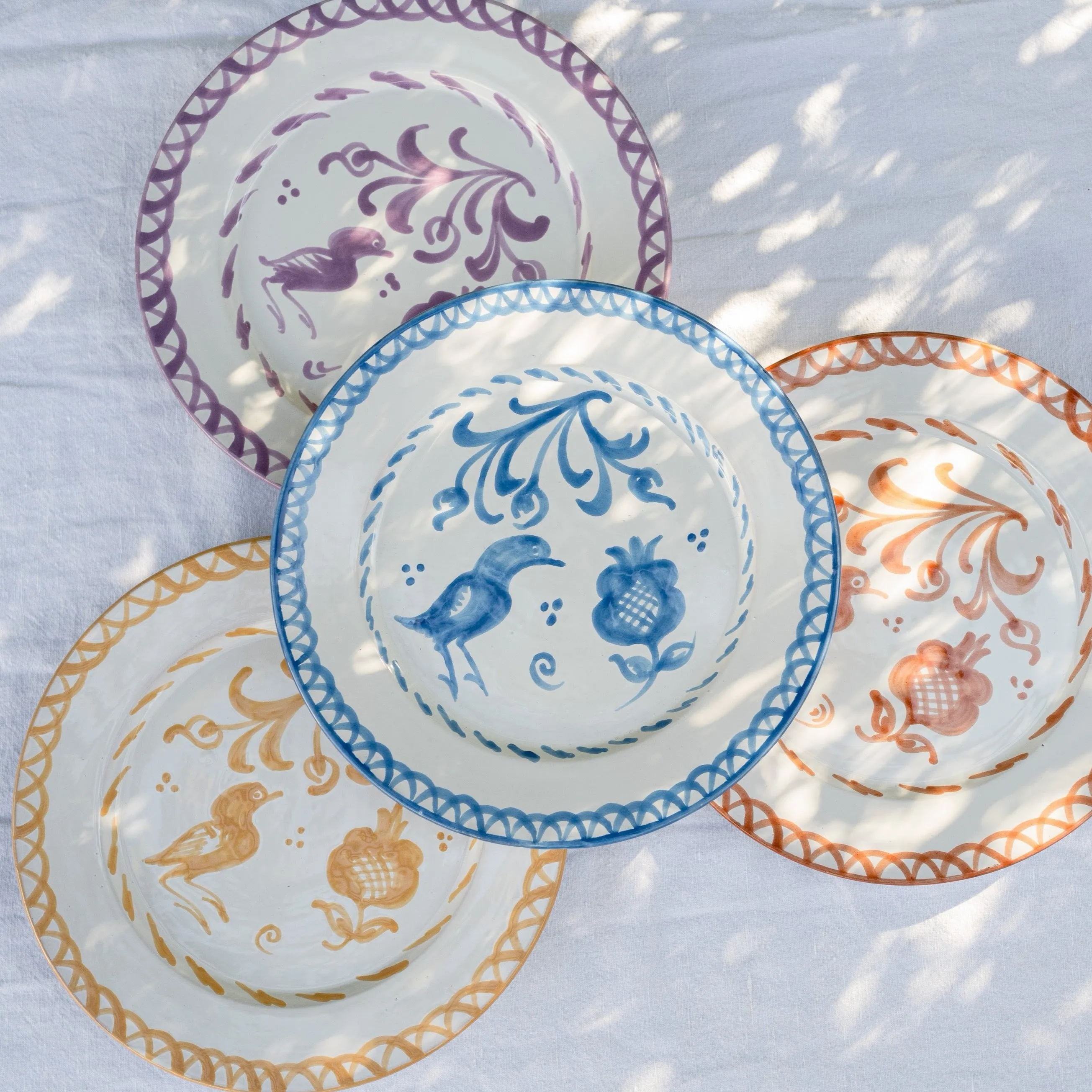 POMELO CASA Dinner plate with hand painted designs