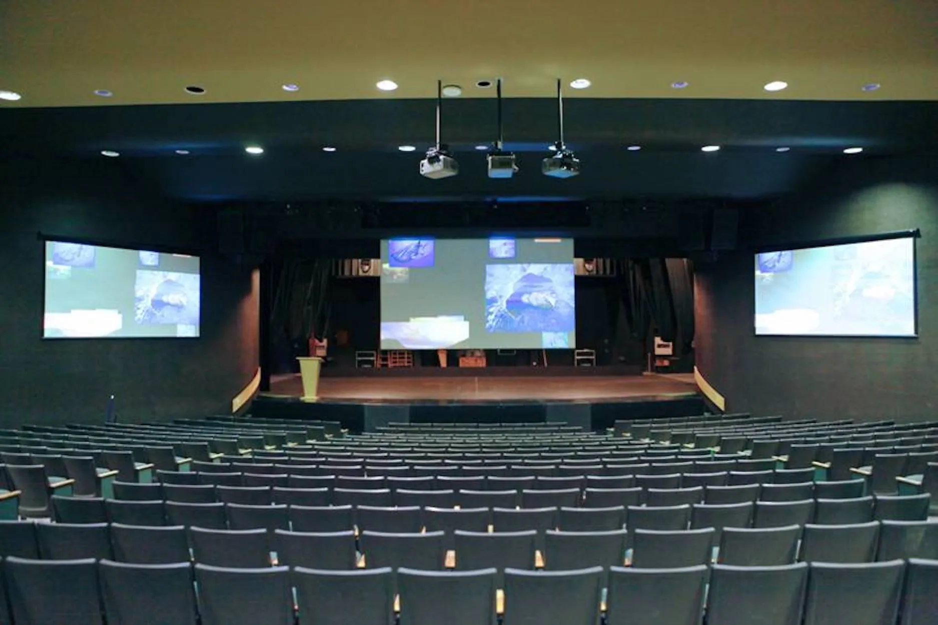 VMAX - ELECTRIC PROJECTION SCREENS FOR STANDARD PROJECTORS