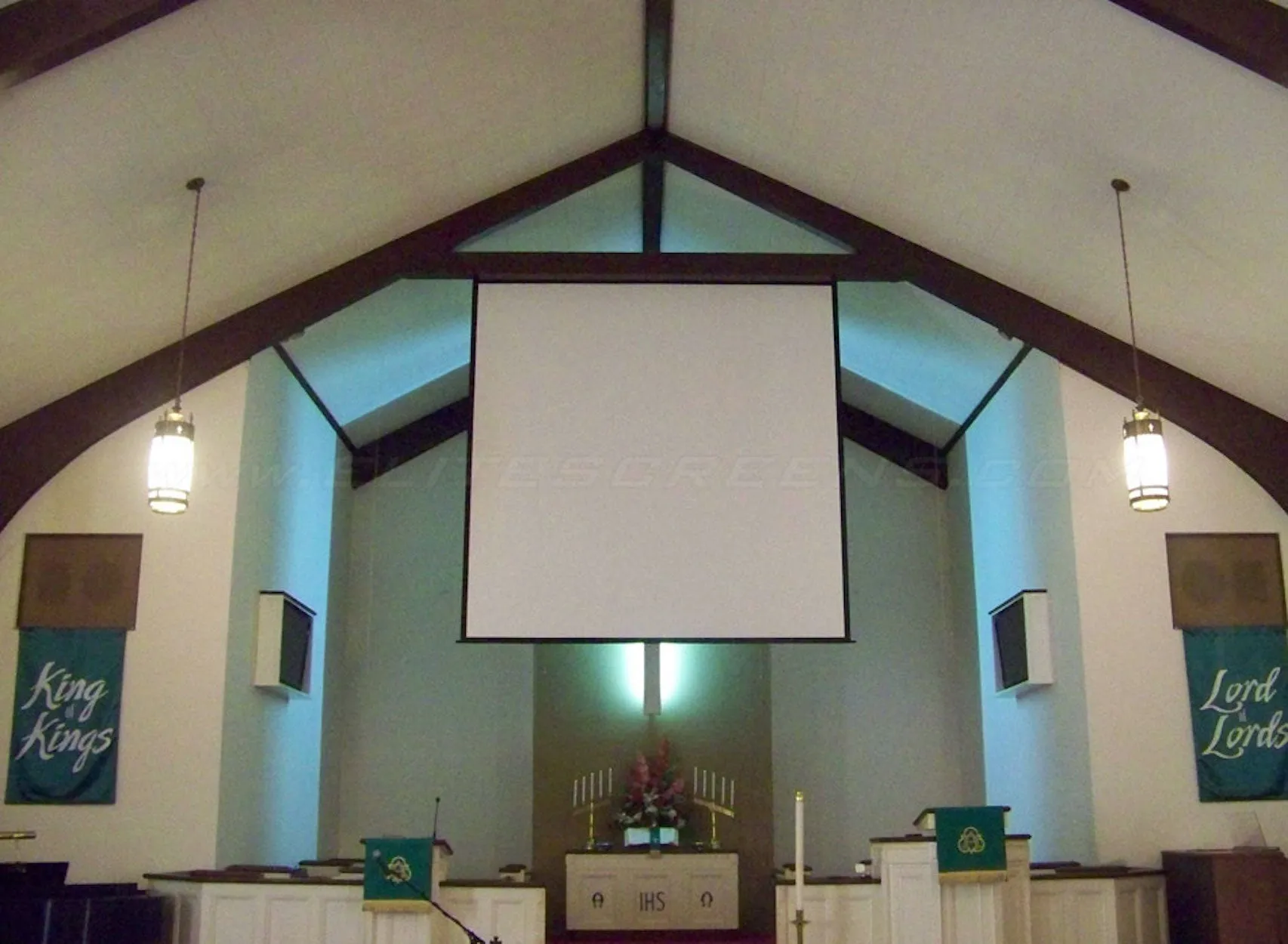 VMAX - ELECTRIC PROJECTION SCREENS FOR STANDARD PROJECTORS
